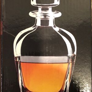Monarch 24 oz Decanter with stopper.
